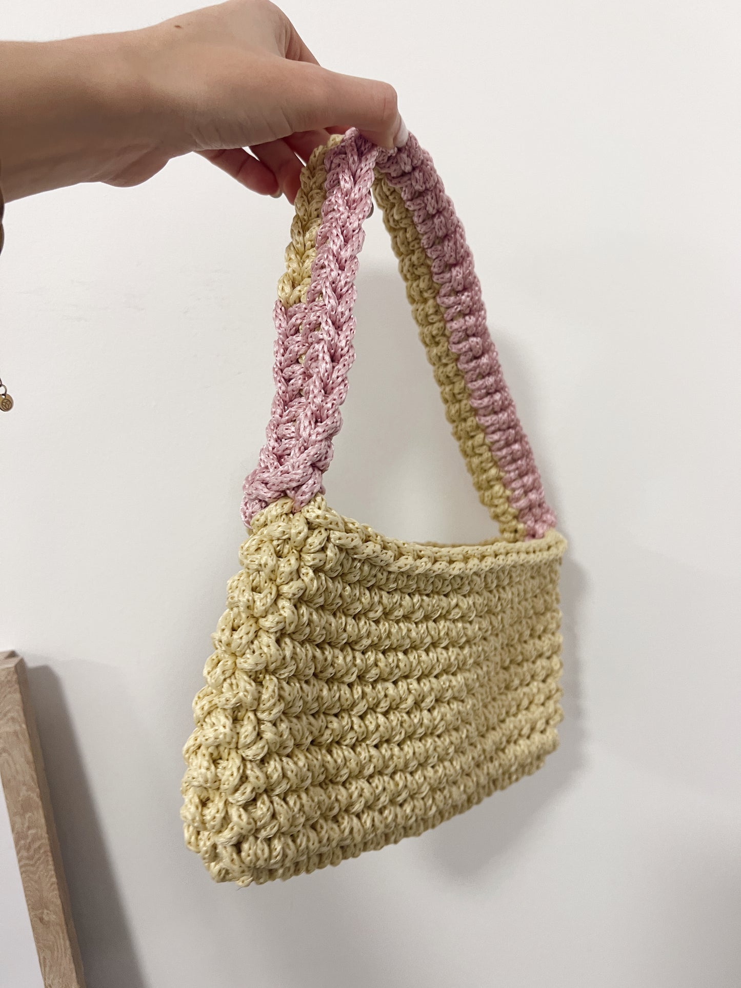 BOLSO DE HOMBRO AMARILLO Y ROSA